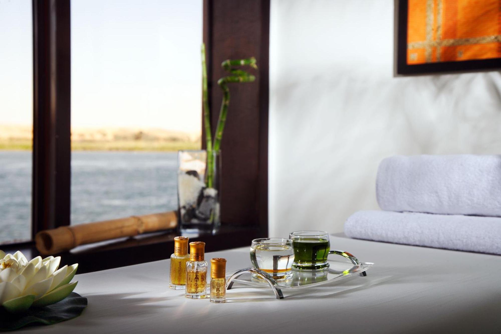 Moevenpick Royal Lotus Nile Cruise, Every Monday Four Nights From Luxor, Every Friday Three Nights From Aswan - Including Excursions & Sightseeing Buitenkant foto